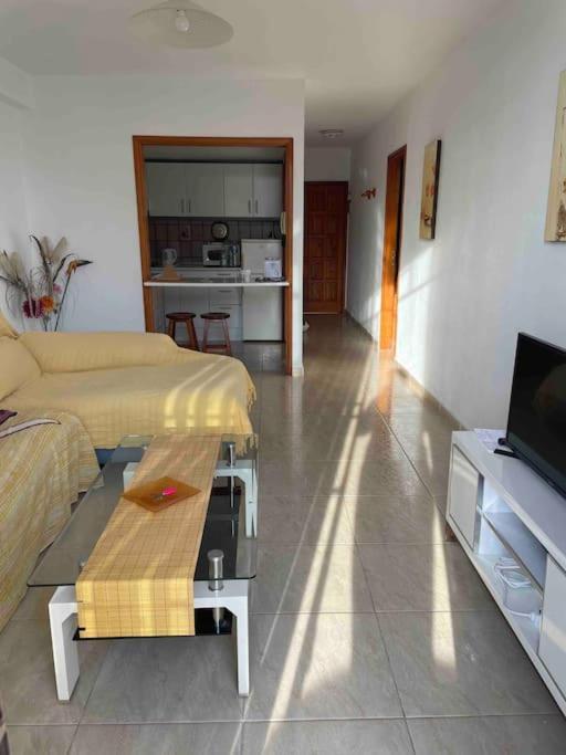 1 Bedroom Apartment With Stunning Sea View Арона Екстер'єр фото